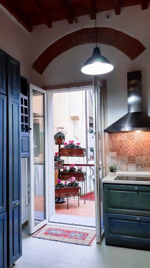 Lg House With Balcony Near Ponte Vecchio Apartamento